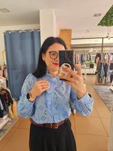 Carregar imagem no visualizador da galeria, Camisa Bordada Azul
