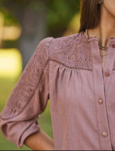 Carregar imagem no visualizador da galeria, Blusa Rosa
