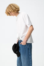 Carregar imagem no visualizador da galeria, T-shirt oversize branca
