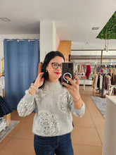 Carregar imagem no visualizador da galeria, Camisola Malha com Lantejoulas
