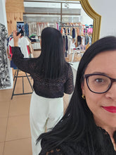 Carregar imagem no visualizador da galeria, Blusa Margaridas Preta
