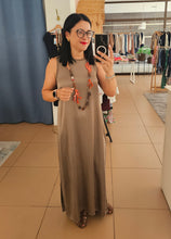 Carregar imagem no visualizador da galeria, Vestido Acetinado Taupe
