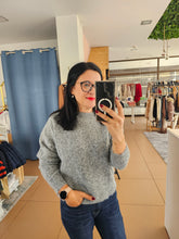 Carregar imagem no visualizador da galeria, Camisola Malha
