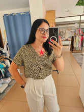 Carregar imagem no visualizador da galeria, Blusa Print Animal
