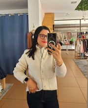 Carregar imagem no visualizador da galeria, Casaco Malha Bege
