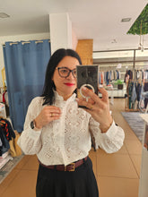 Carregar imagem no visualizador da galeria, Camisa Bordada
