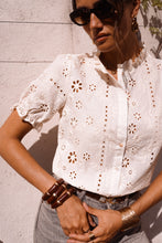 Carregar imagem no visualizador da galeria, Blusa Bordada
