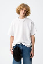 Carregar imagem no visualizador da galeria, T-shirt oversize branca

