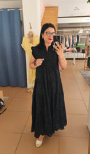 Carregar imagem no visualizador da galeria, Vestido em Bordado Inglês Preto
