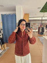 Carregar imagem no visualizador da galeria, Blusa Margaridas Tijolo
