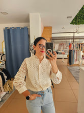 Carregar imagem no visualizador da galeria, Blusa Margaridas
