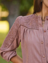 Carregar imagem no visualizador da galeria, Blusa Rosa
