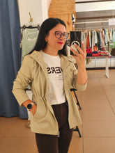 Carregar imagem no visualizador da galeria, Parka Bege
