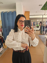Carregar imagem no visualizador da galeria, Camisa Bordada
