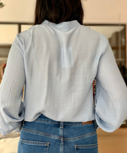 Carregar imagem no visualizador da galeria, BLUSA CAYA AZUL
